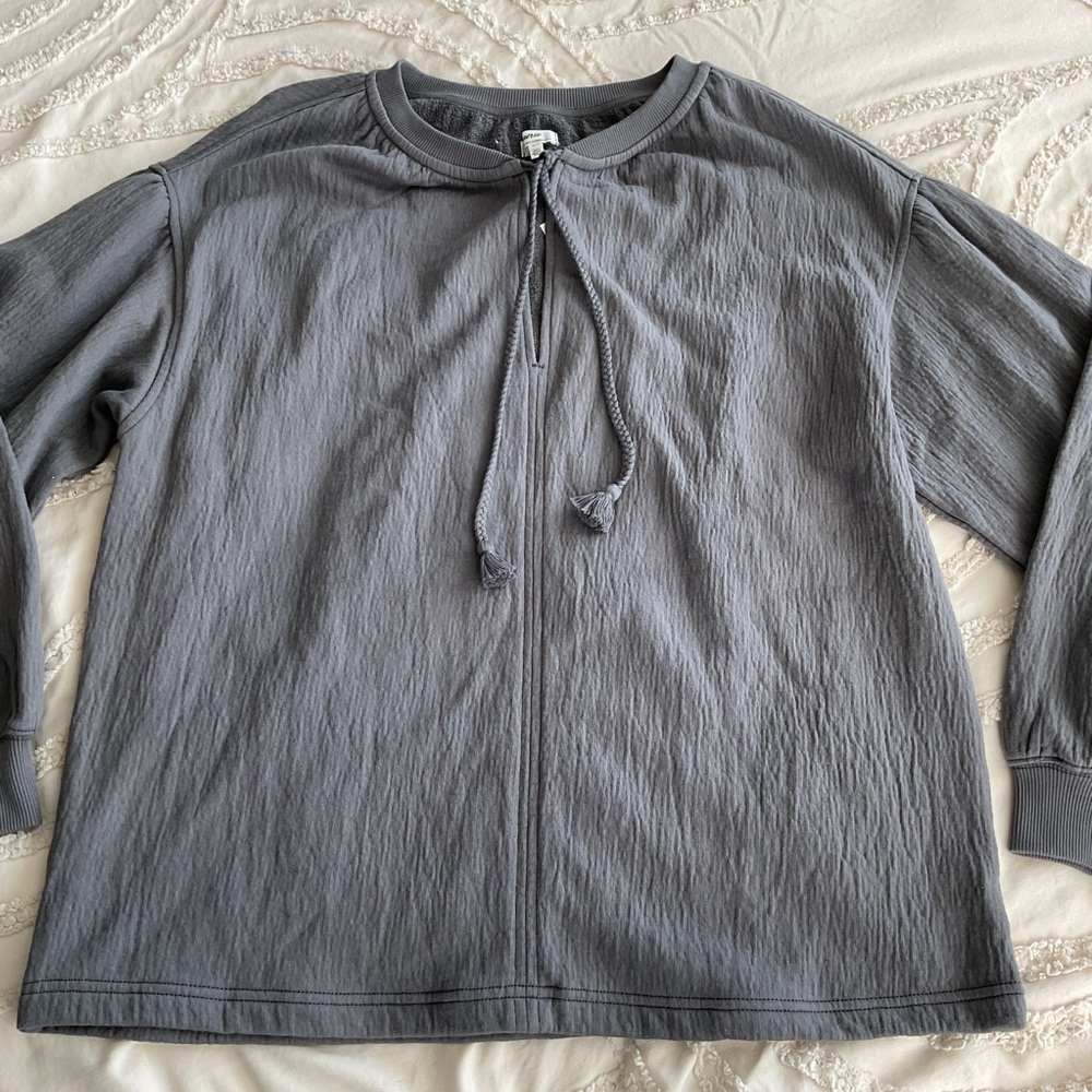 aerie Charcoal Gray Textured V-Neck Top with Tassel Tie - Picture 5 of 9